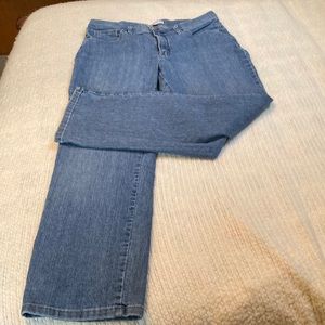 Lee ladies straight leg classic fit size 12 short